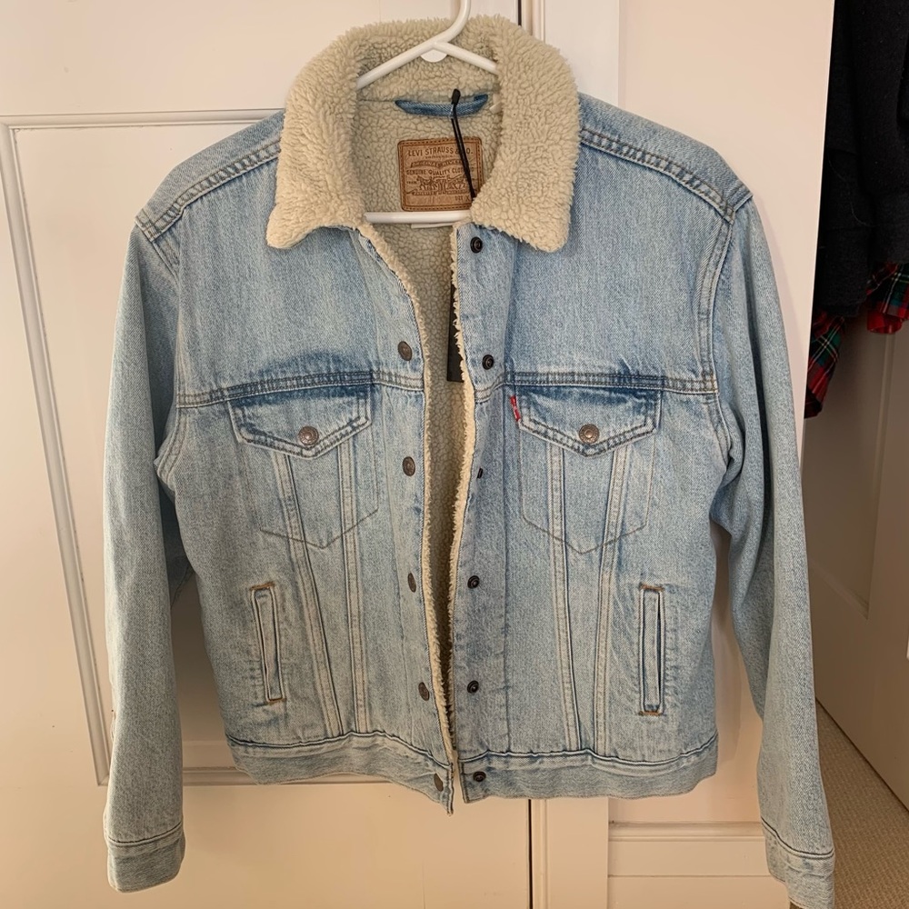 NWT Levi’s Ex Boyfriend Sherpa Trucker Jacket Size XS